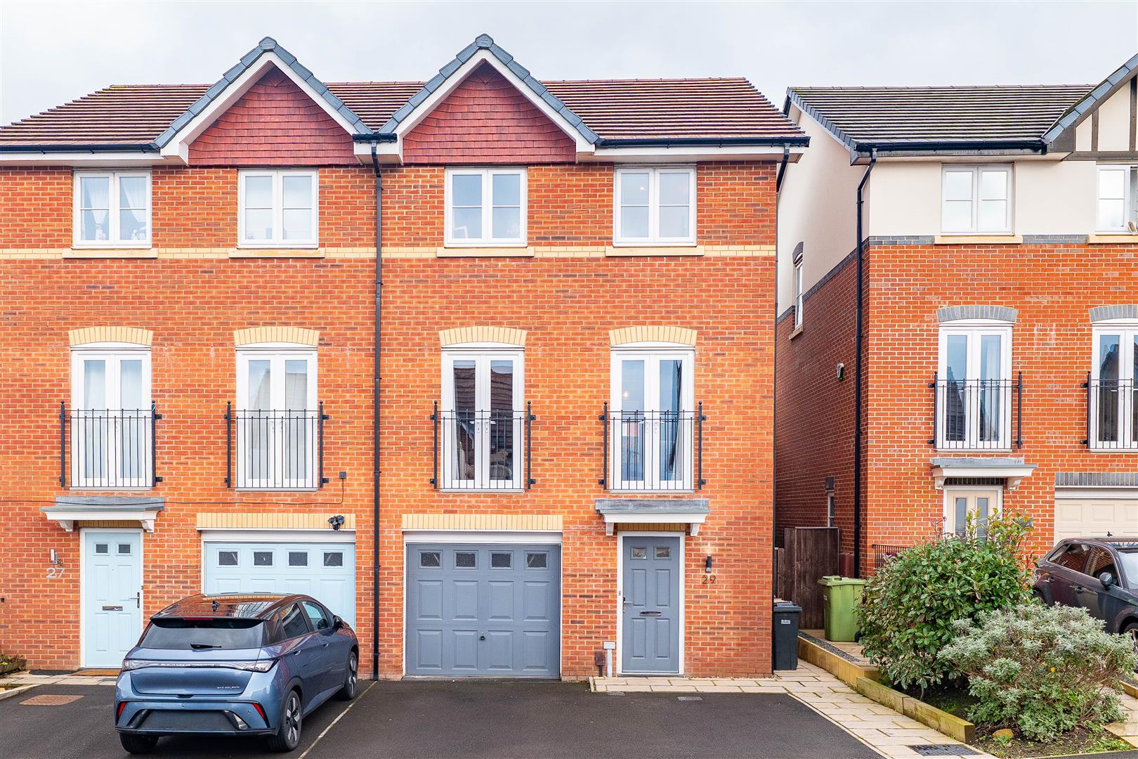 4 bed property in College Drive, Bolton